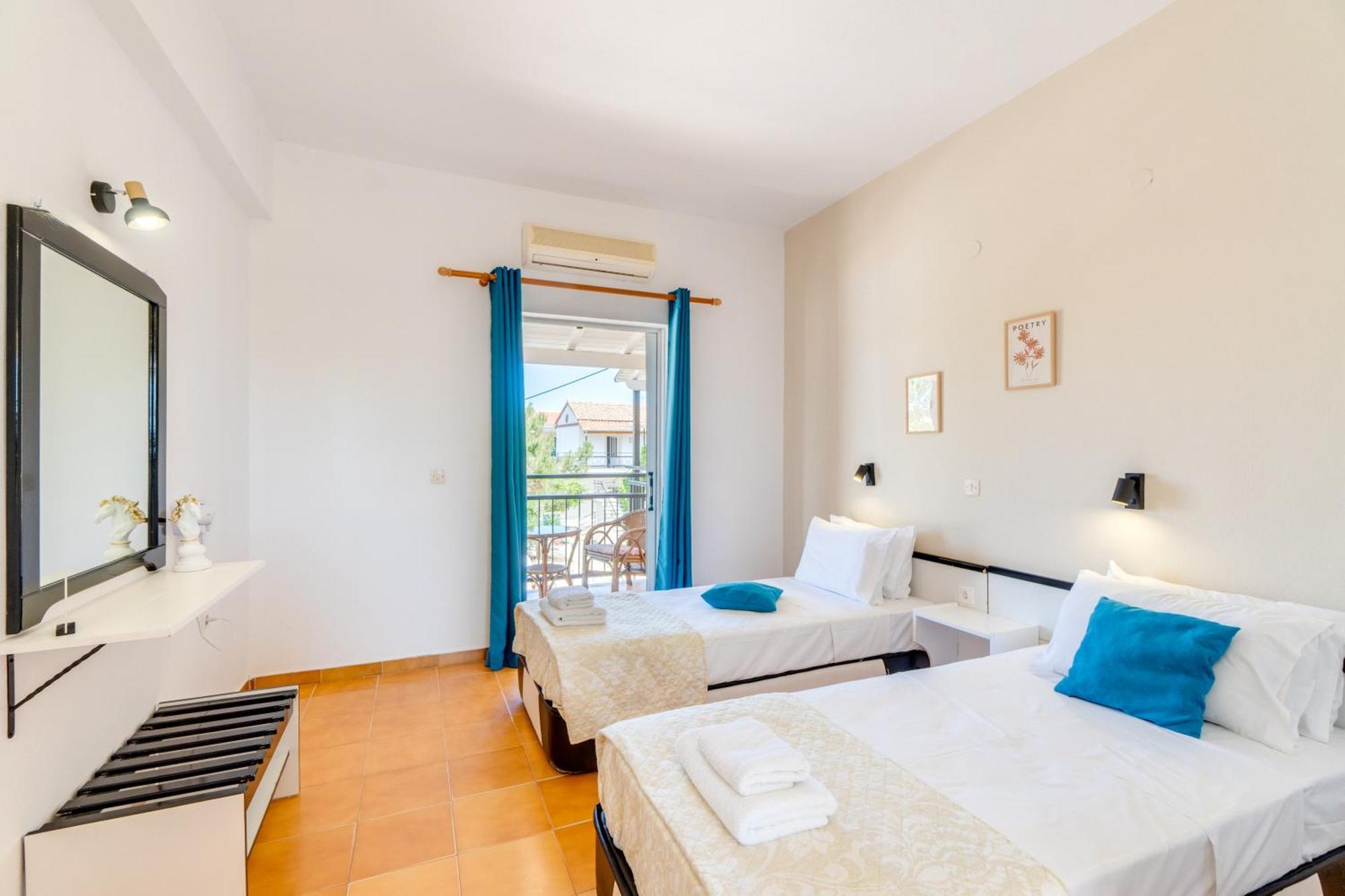 Aparthotel Sandy Beach Complex - Poolside Studios & Seaside Apartments 2*