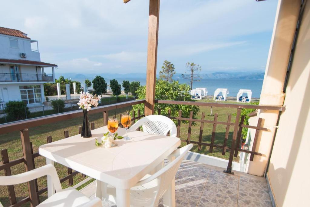 Sandy Beach Complex - Poolside Studios & Seaside Apartments
