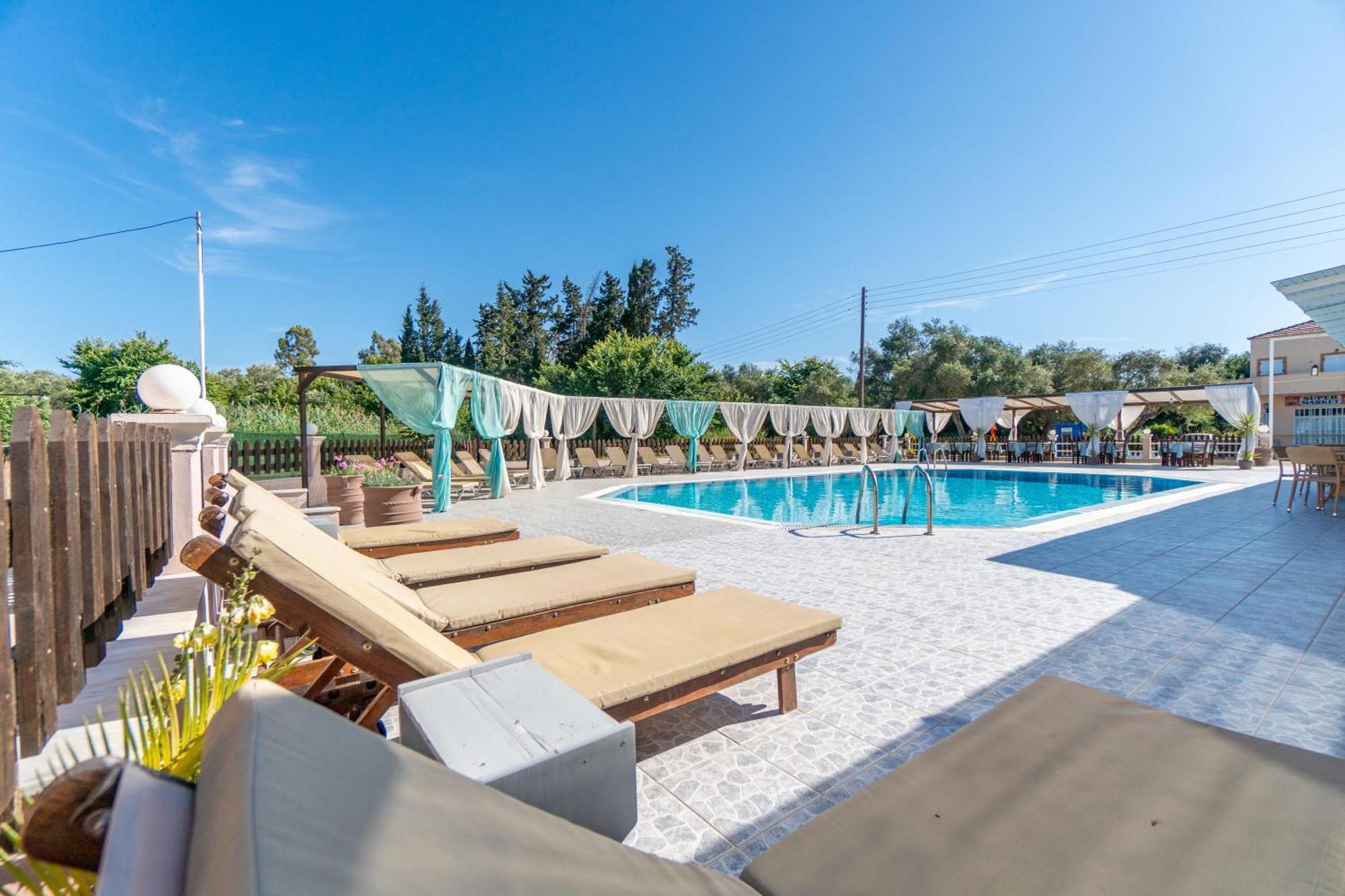 Sandy Complex By Konnect - Poolside & Seaside