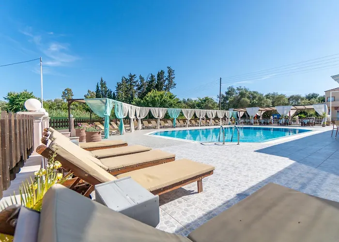 Sandy Beach Complex By Konnect - Poolside Studios & Seaside Apartments