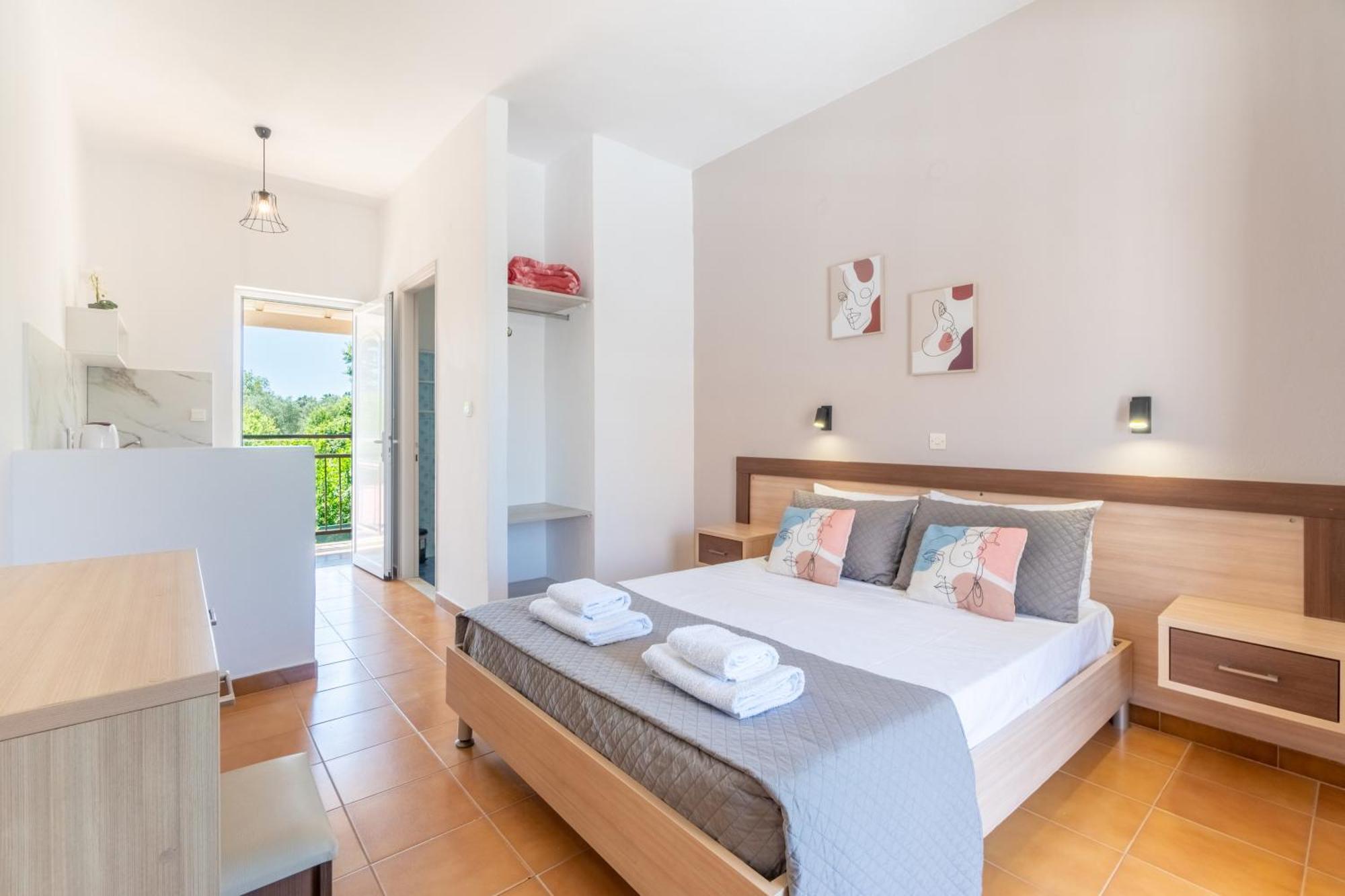 Sandy Complex By Konnect - Poolside & Seaside 2* Kavos