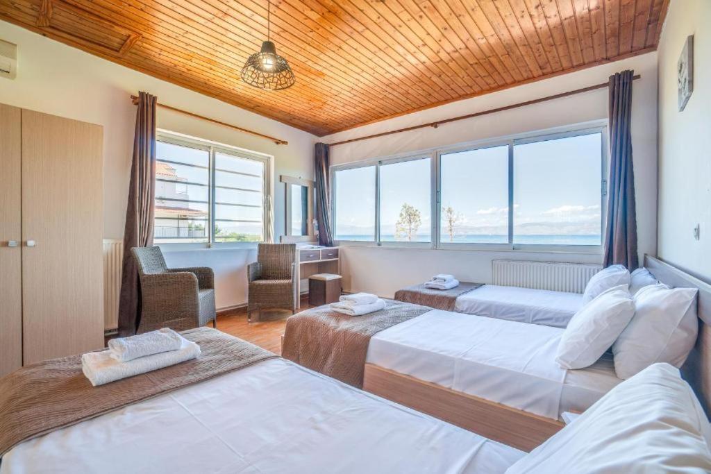 Sandy Complex By Konnect - Poolside & Seaside